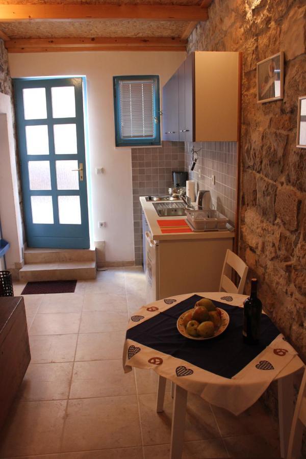 Lira - Studio Apartment Trogir Dış mekan fotoğraf