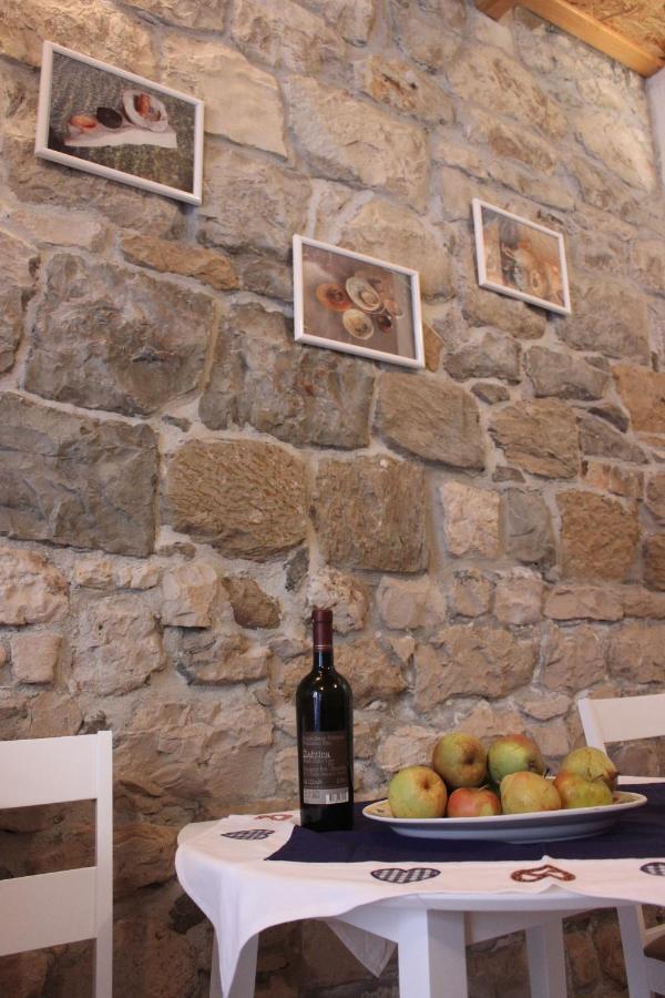 Lira - Studio Apartment Trogir Dış mekan fotoğraf